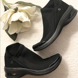 BZees Romance Pull on Bootie- Black - Size 8M